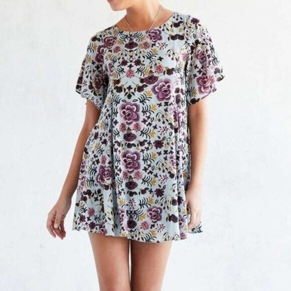 Kimchi Blue UO Pale Blue Floral Short Sleeve Mini Dress with Cutout Back - S - Picture 1 of 4
